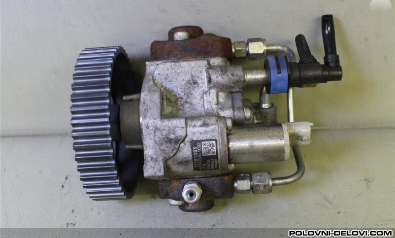 Chevrolet  Cruze Pumpa Goriva Motor I Delovi Motora