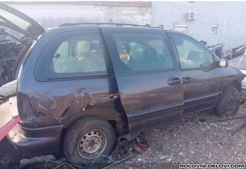Chrysler  Voyager  Kompletan Auto U Delovima