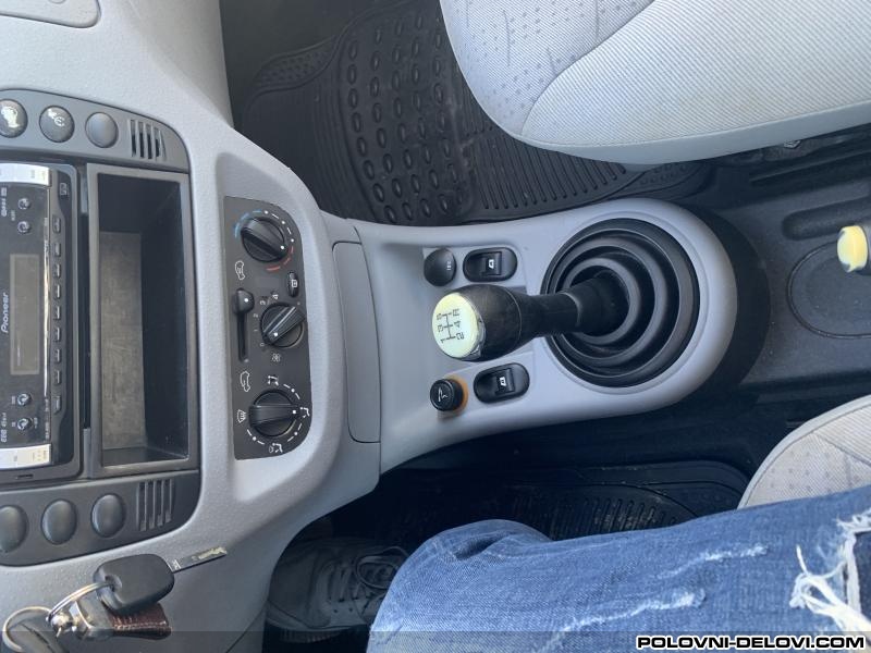 Citroen  C3 Rucica Menjaca Enterijer