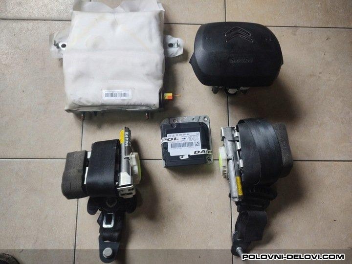 Citroen  C4 Cactus 1.6 Blu Enterijer