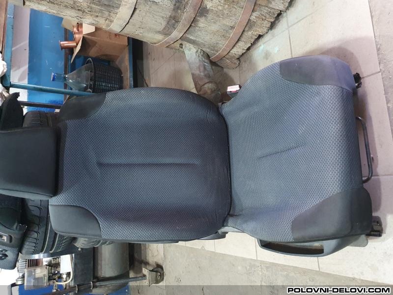Citroen  C4  Enterijer