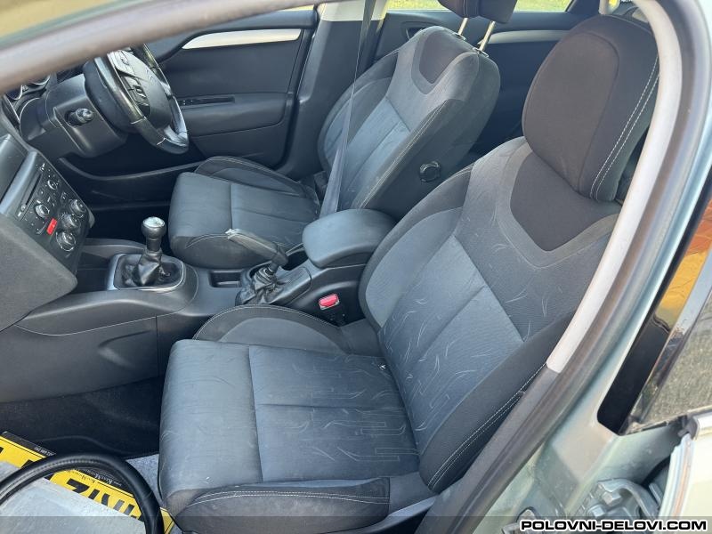 Citroen  C4  Enterijer