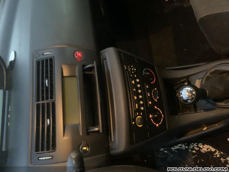 Citroen  C4 Rucica Menjaca Enterijer