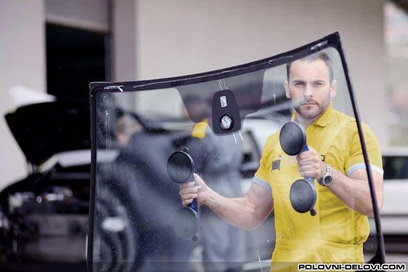 Dacia  Duster  Stakla