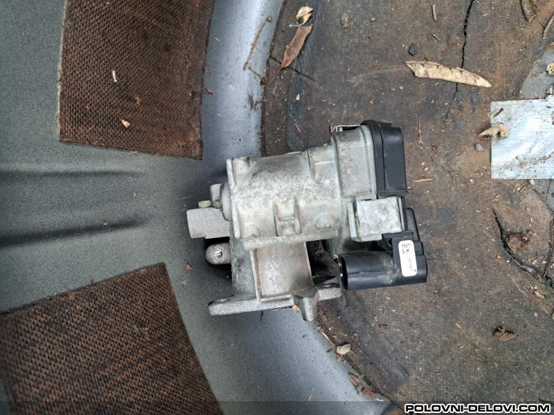 Fiat  Grande Punto Klapna Gasa 1.3 Motor I Delovi Motora