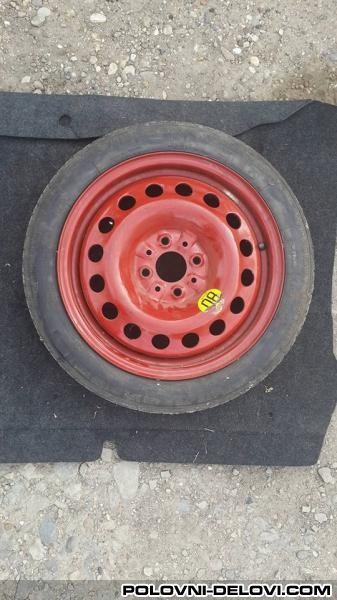 Fiat  Punto  Kompletan Auto U Delovima