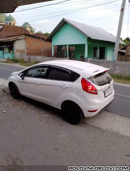 Ford  Fiesta  Kompletan Auto U Delovima