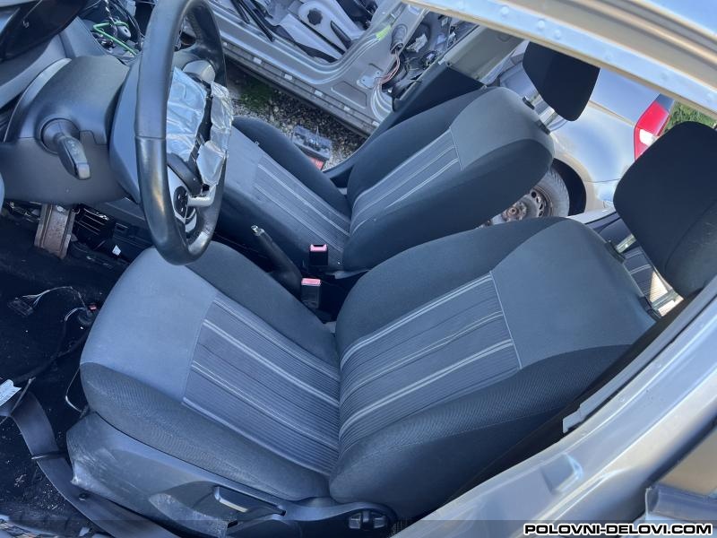 Ford  Fiesta Sedista Komplet Enterijer