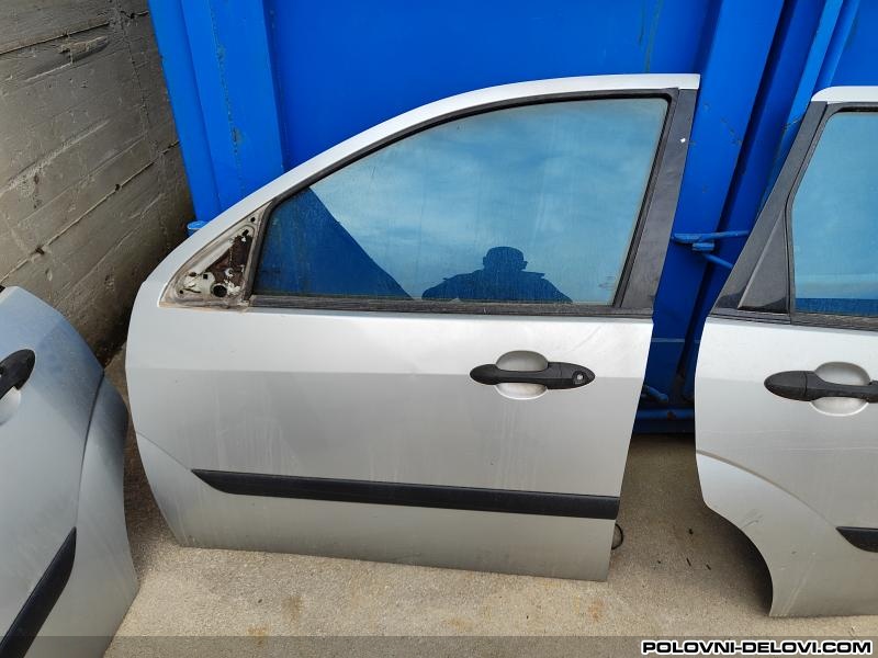 Ford  Focus 00-04 Vrata Siva Odlicna