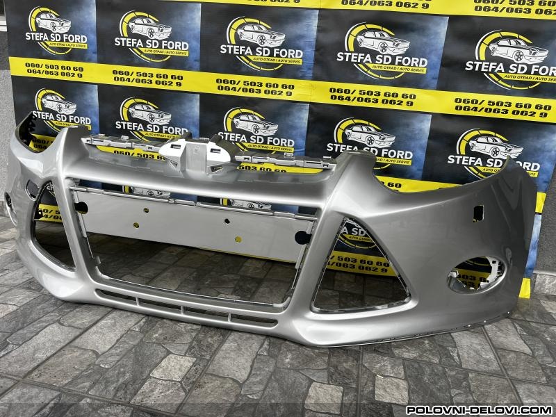 Ford  Focus 10-15 Prednji Branik Sivi