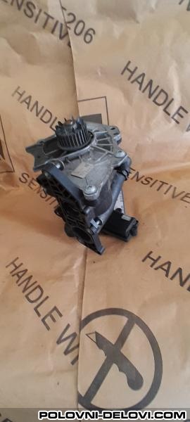 Golf 7  R 2.0 TSI Vodena Pumpa 06L 121 012 A