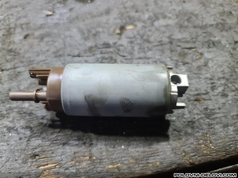 Honda  Civic  Kompletan Auto U Delovima