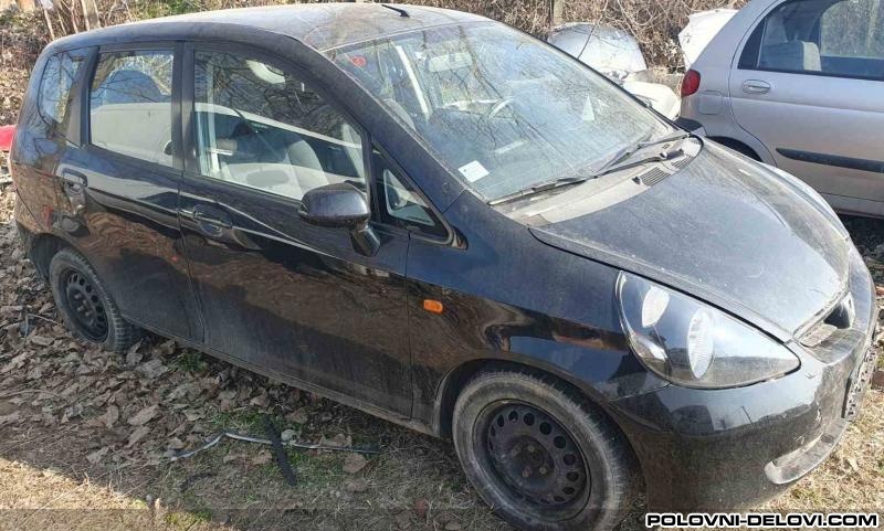 Honda  Jazz  Kompletan Auto U Delovima