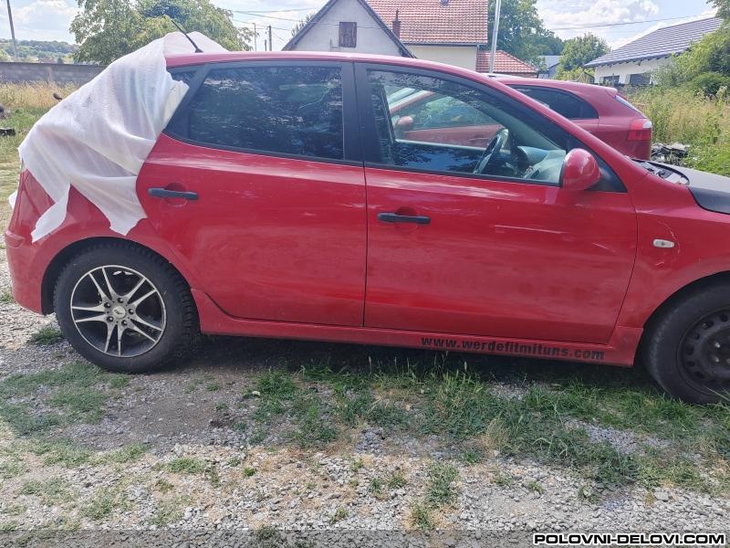 Hyundai  I30 1.6 Dizel Kompletan Auto U Delovima
