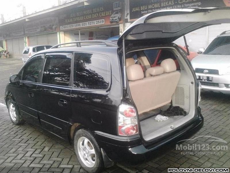 Hyundai  Trajet  Kompletan Auto U Delovima