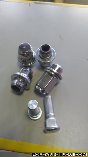 Isuzu  D Max  Kompletan Auto U Delovima