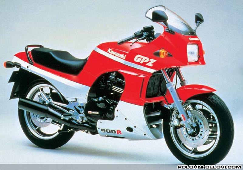Kawasaki GPZ 900 Kompletan motor u delovima