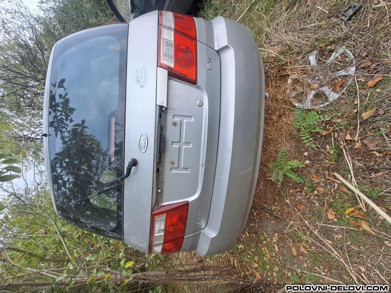 Kia  Carens  Kompletan Auto U Delovima