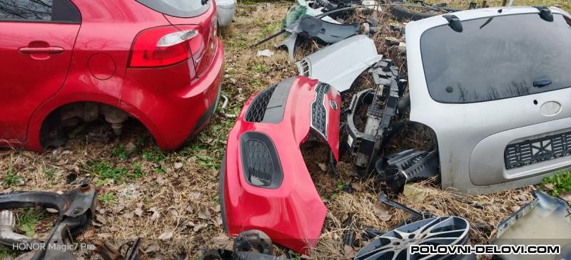 Kia  Rio 1.1 Crdi Kompletan Auto U Delovima