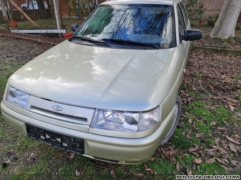 Lada  111  Benzin Kompletan Auto U Delovima