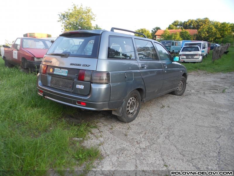 Lada  112 U Delovima Karoserija