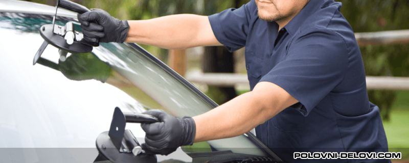 Mazda  2 Sofersajbna Stakla