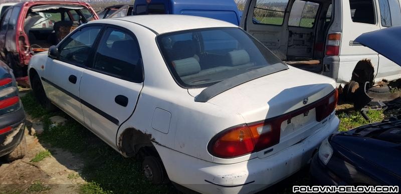 Mazda  323  Kompletan Auto U Delovima