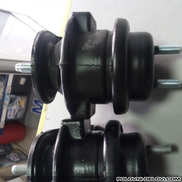 Mazda   B 2500  Kompletan Auto U Delovima