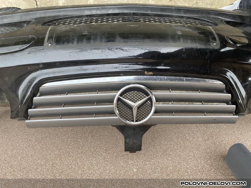 Mercedes  180  Kompletan Auto U Delovima