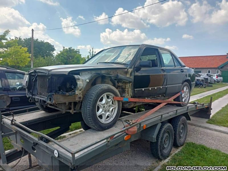 Mercedes  190 2.3 Kompletan Auto U Delovima