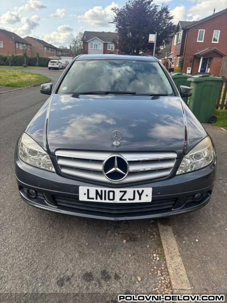 Mercedes  220  Kompletan Auto U Delovima