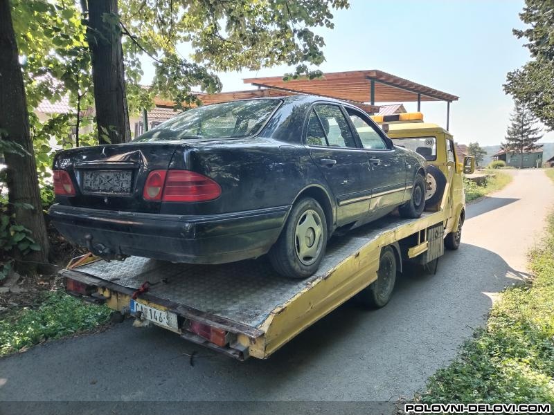 Mercedes  290  Kompletan Auto U Delovima