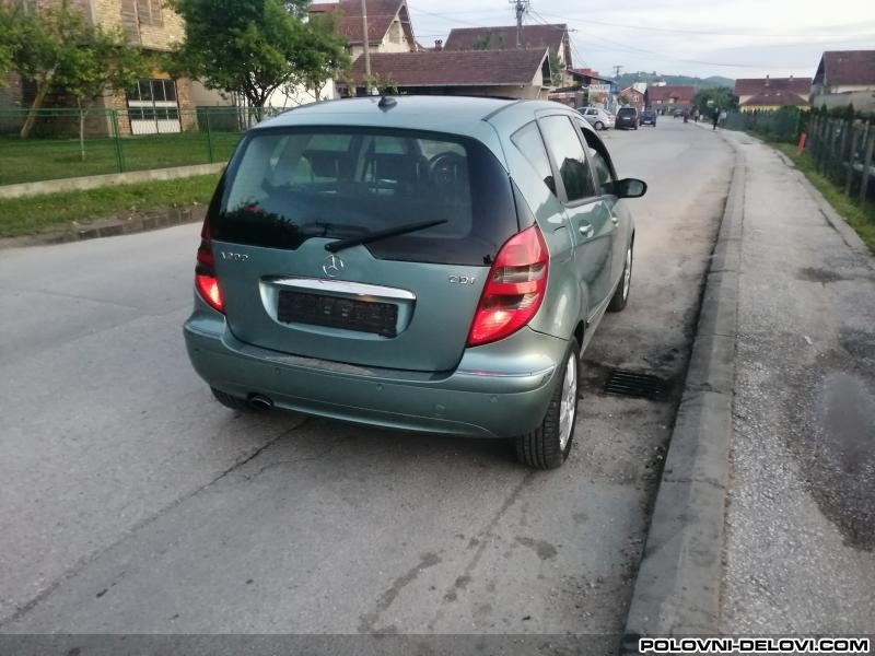 Mercedes  A 150  Svetla I Signalizacija