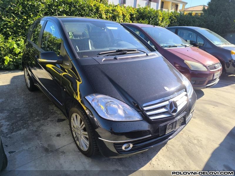 Mercedes  A 180  Kompletan Auto U Delovima