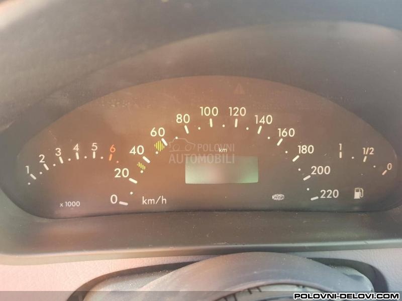 Mercedes  A CDI Kompletan Auto U Delovima