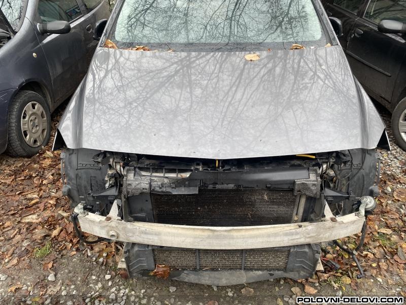 Mercedes  B 1.5 Kompletan Auto U Delovima