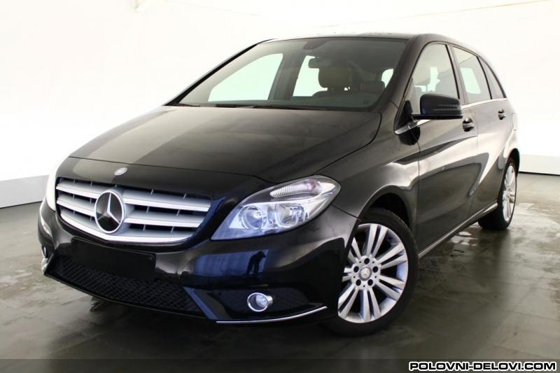 Mercedes  B 180  Kompletan Auto U Delovima