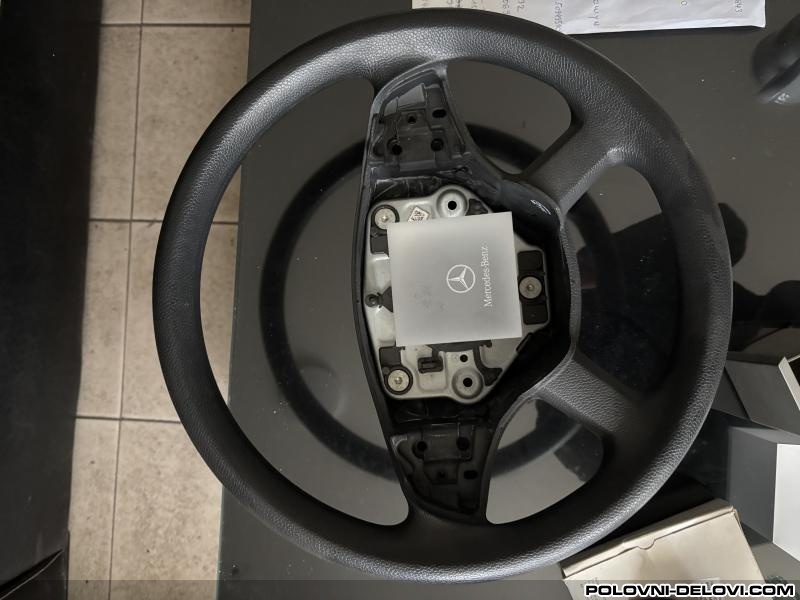 Mercedes  B 180cdi Kompletan Auto U Delovima