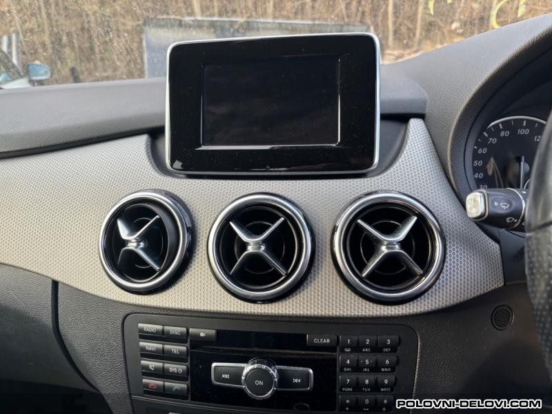 Mercedes  B Multimedija Enterijer
