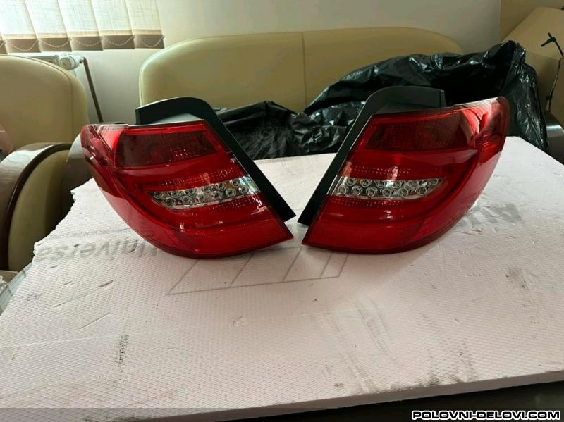 Mercedes  B Stopovi L-D Svetla I Signalizacija