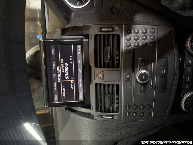 Mercedes  C Multimedija  Enterijer