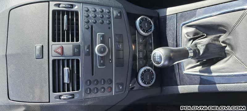 Mercedes  C Rucica Menjaca Enterijer