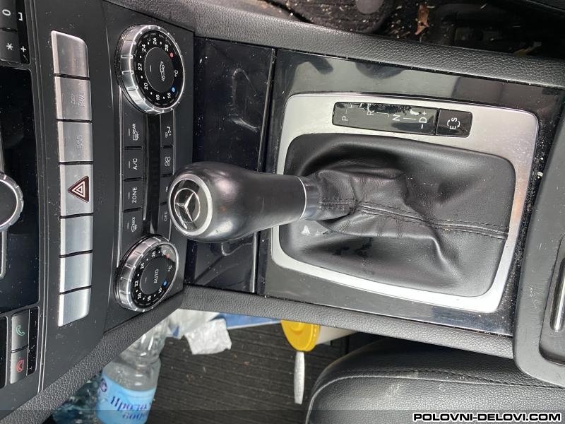 Mercedes  C Rucica Menjaca  Enterijer
