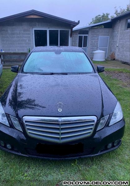 Mercedes  E 220 DZ Kompletan Auto U Delovima
