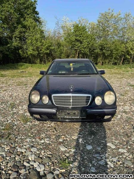 Mercedes  E 220  Kompletan Auto U Delovima