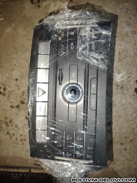 Mercedes  E A 212 902 34 11 Enterijer