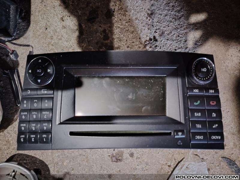 Mercedes  E A2118705694 Enterijer