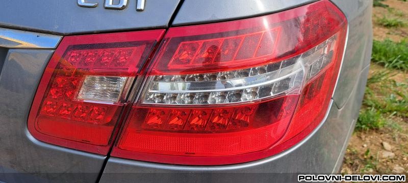 Mercedes  E Desno Stop Svetlo Svetla I Signalizacija