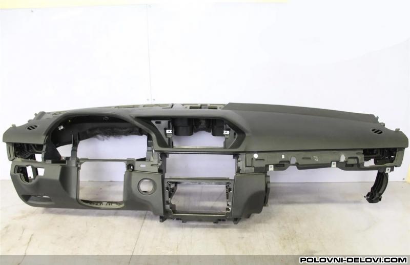 Mercedes  E Instrument Tabla  Enterijer