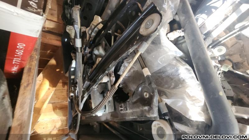 Mercedes  E  Kompletan Auto U Delovima